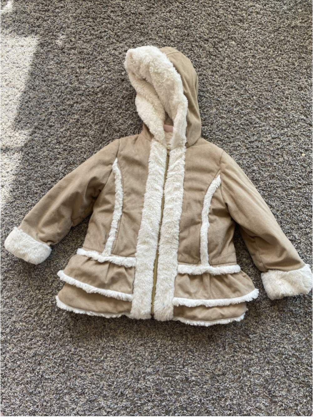 Pistachio coat 4T faux fur tan and white